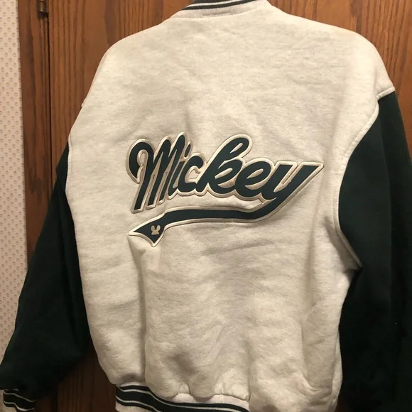 🎠 Vintage Disney Green & Grey Varsity Jacket- 147A $50 or $45 w/offer - Picture 7 of 8